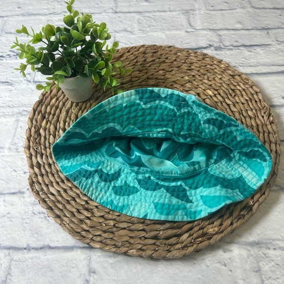 Toddler Aqua Whale Sun Hat. Reversible. - Picture 2 of 4